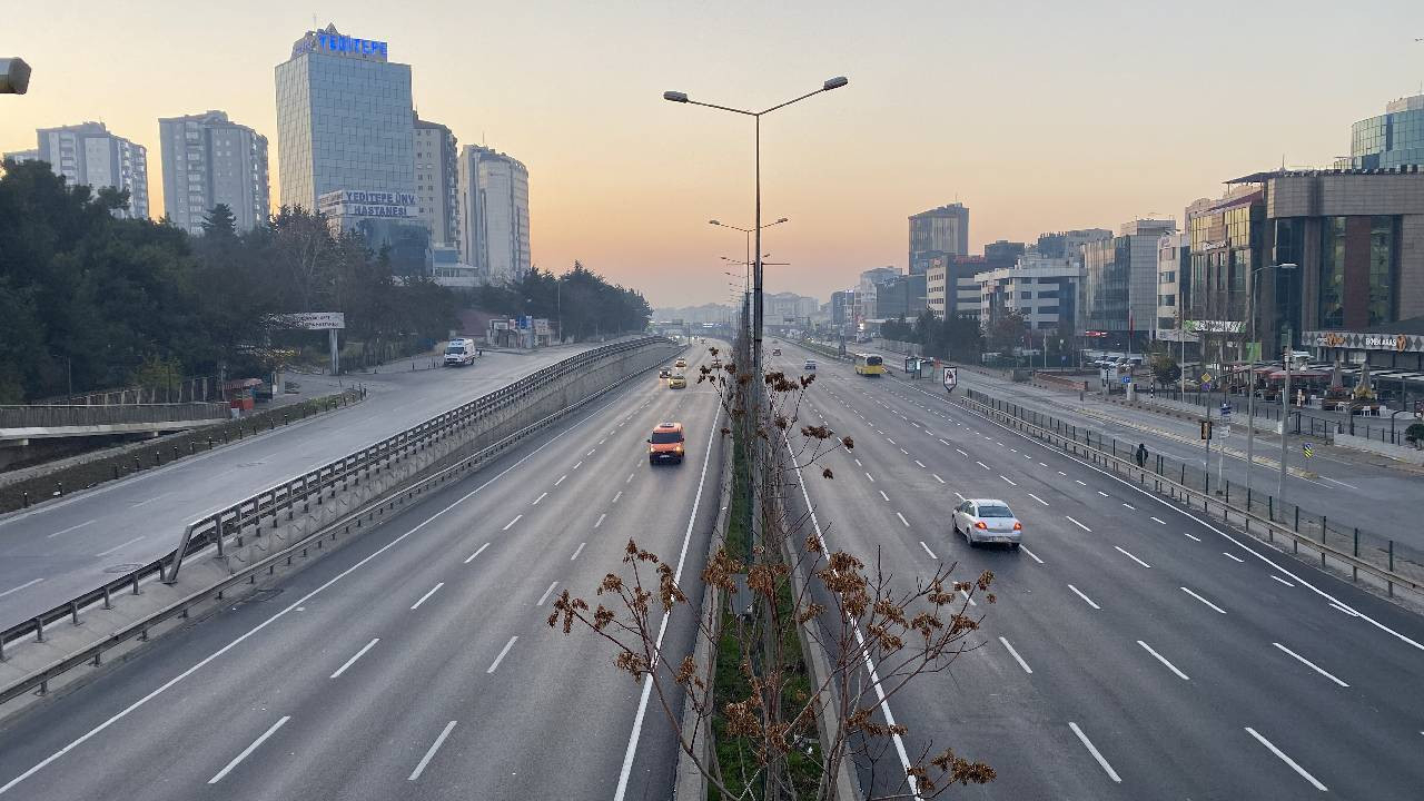 İstanbul'da yeni yılın ilk gününde yollar boş kaldı