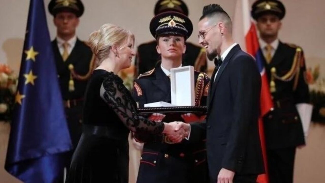 Trabzonsporlu Marek Hamsik'e büyük onur! Törenle devlet nişanı verildi