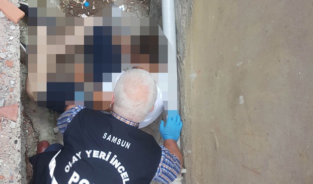Samsun'da bir genç iki apartman arasında ölü bulundu!