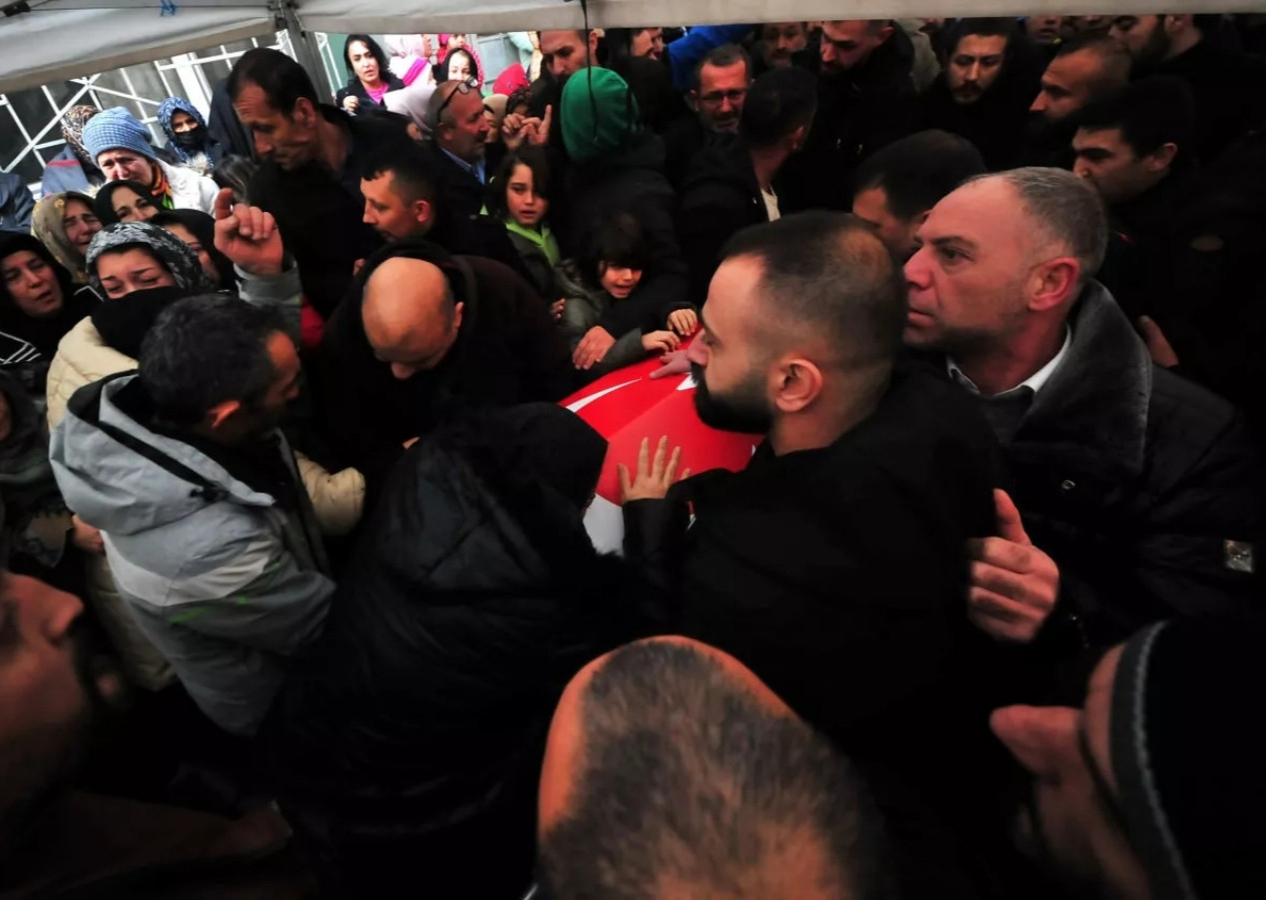 Ülkü Ocakları eski Genel Başkanı Sinan Ateş son yolculuğuna uğurlandı! Gözyaşları sel oldu...