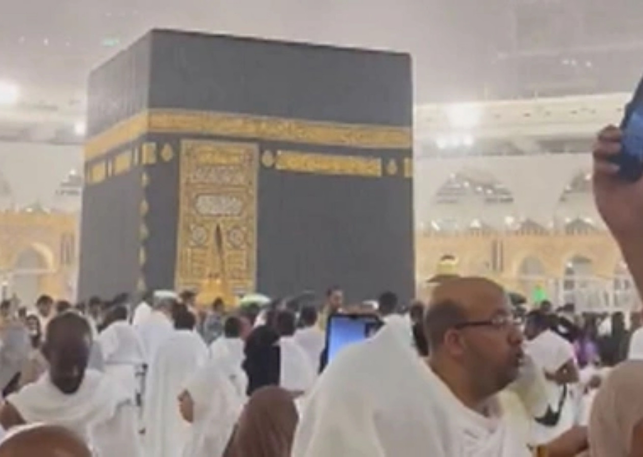 Kabe'ye kar yağdı! Nihat Hatipoğlu o anları "Bu görüntüyü ben çektim" diyerek paylaştı...