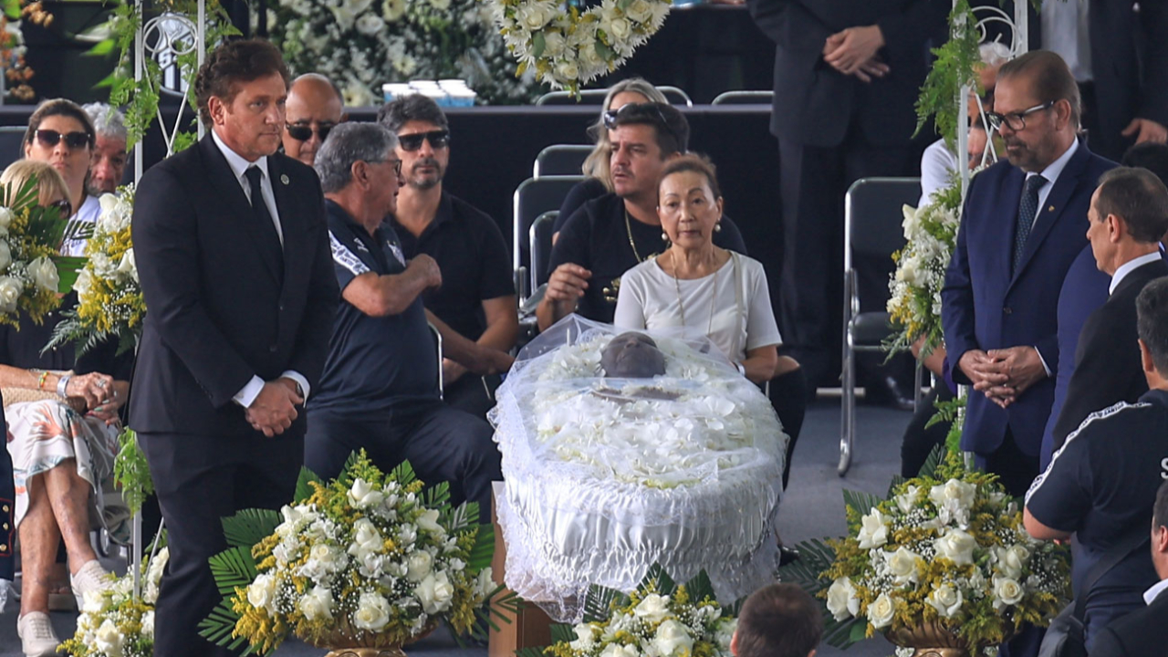 Pele son yolculuğuna uğurlandı