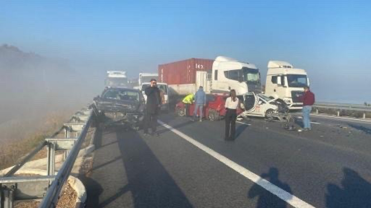 Bursa'da sis zincirleme kazaya neden oldu! 10 araç birbirine girdi...