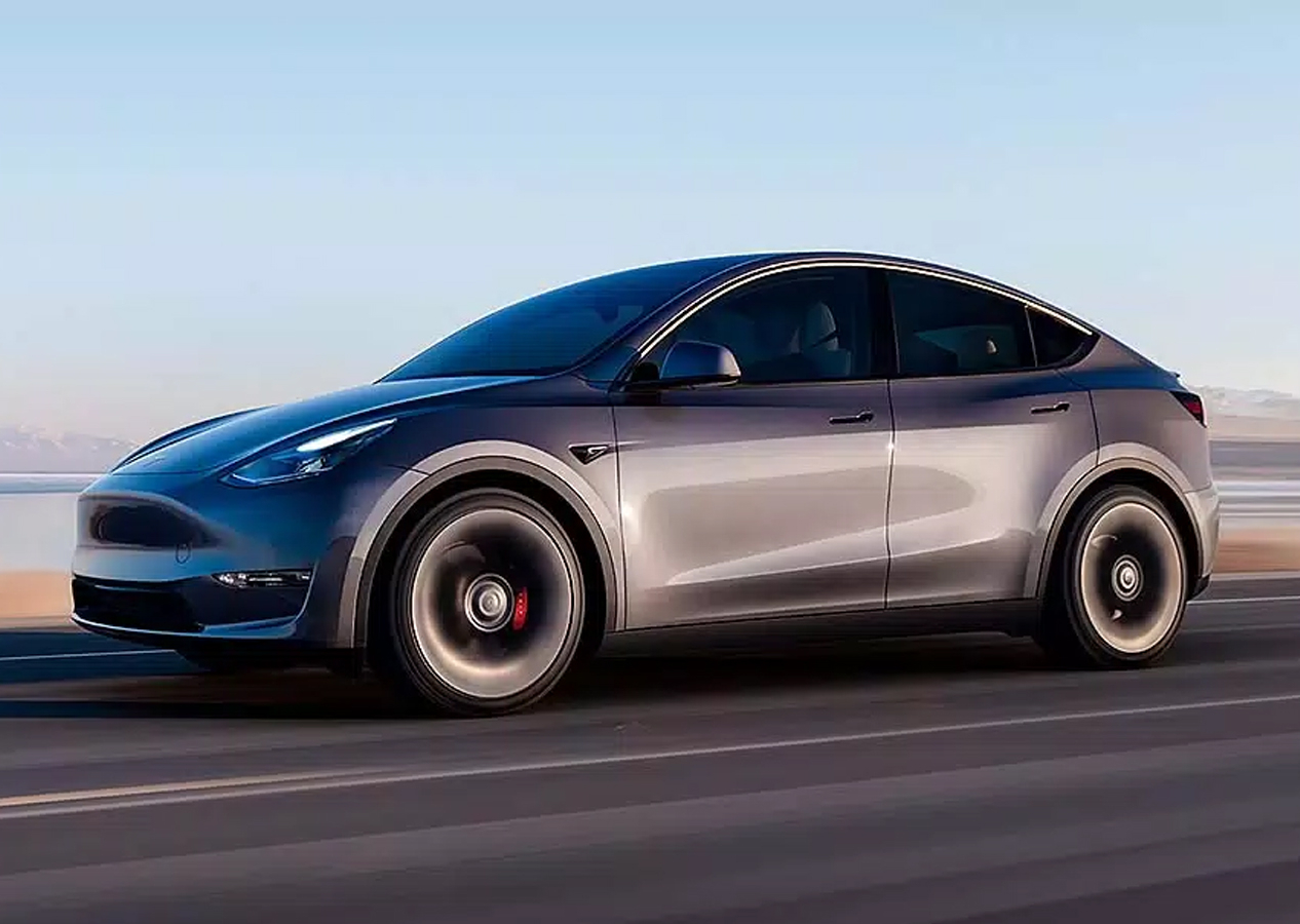 Tesla'yı otopilota alıp uyudu! Polisler 15 dakika boyunca kovaladı