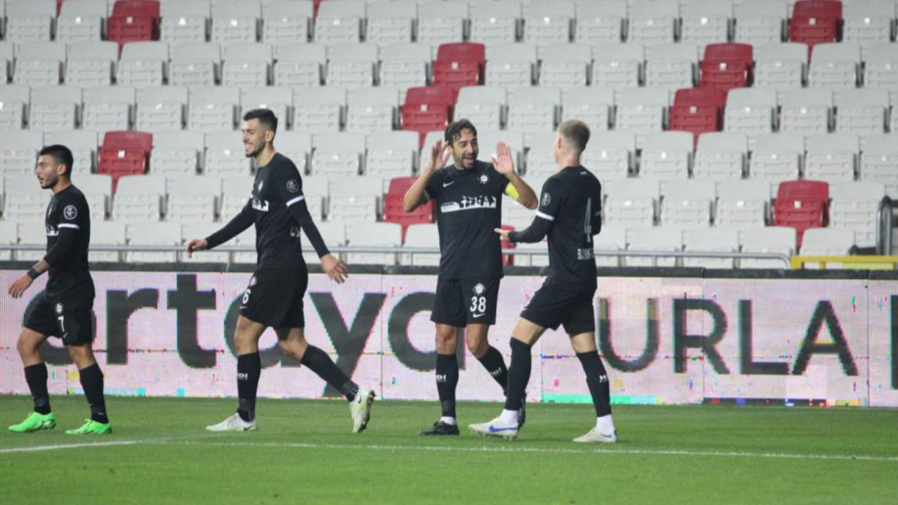 Altay'ın stoperleri istikrar abidesi