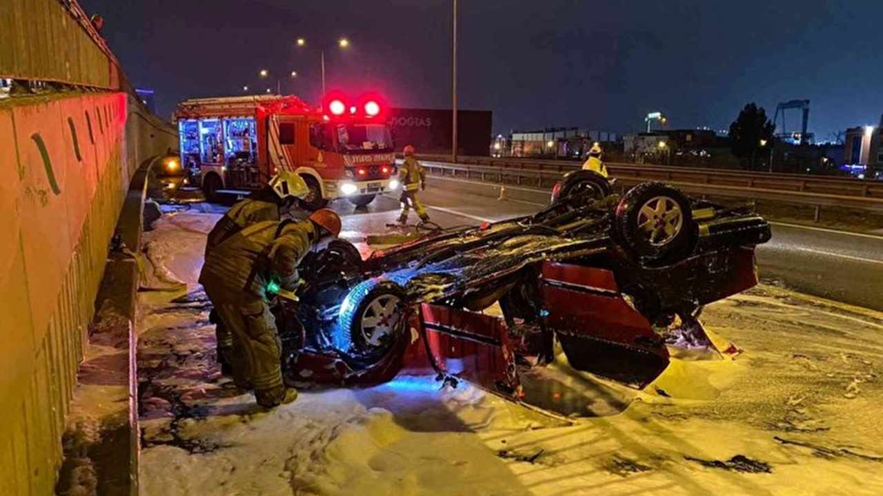 Pendik'te takla atarak ters dönen araç alev alev yandı: 4 yaralı