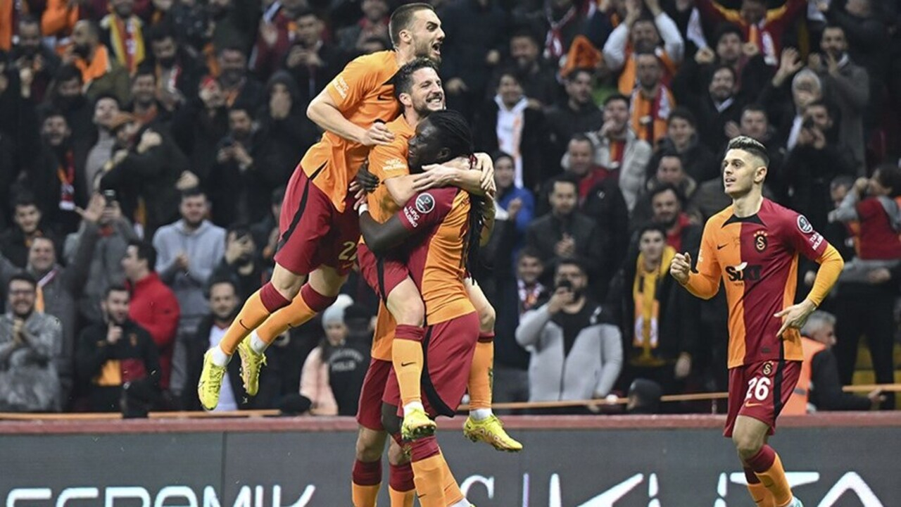 Derbi öncesi devire devire! Galatasaray bu sezon bir ilki daha yaşadı