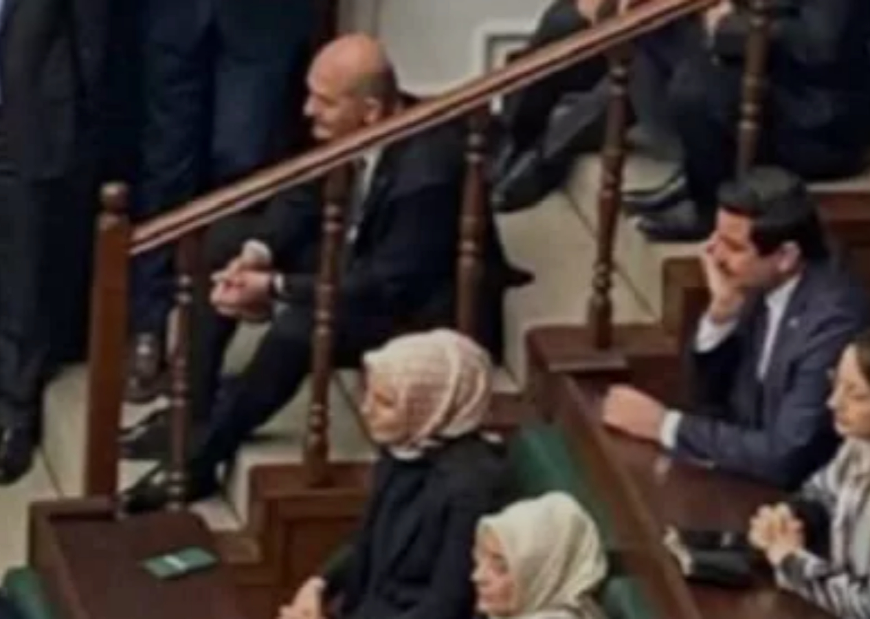 Bakan Soylu'nun AK Parti Grup Toplantısı'nı neden merdivenlerden izlediği ortaya çıktı!