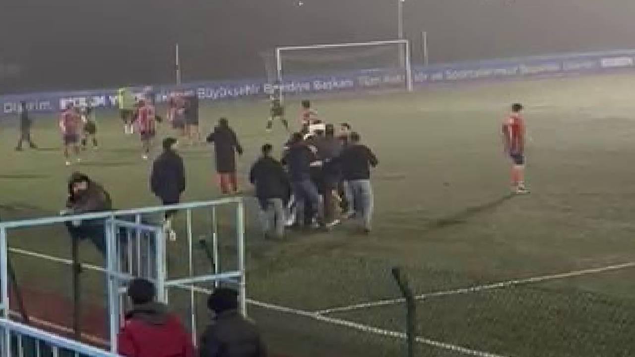 Yeşil saha boks ringine döndü!
