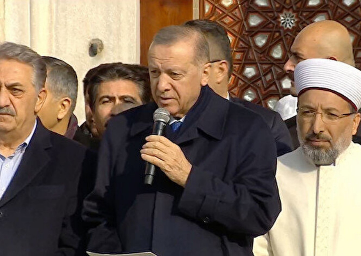 Yeni Camii'de restorasyon tamamlandı! Cumhurbaşkanı Erdoğan: Lise son sınıftayken burada vaaz verdim!