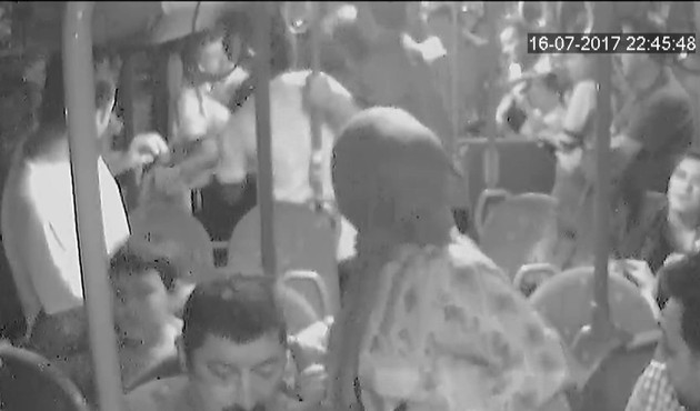 Otobüste genç kıza taciz kavgası! / VİDEO