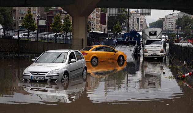 Meteoroloji: Yıllık yağışın 4'te 1'i son 12 saate yağdı!