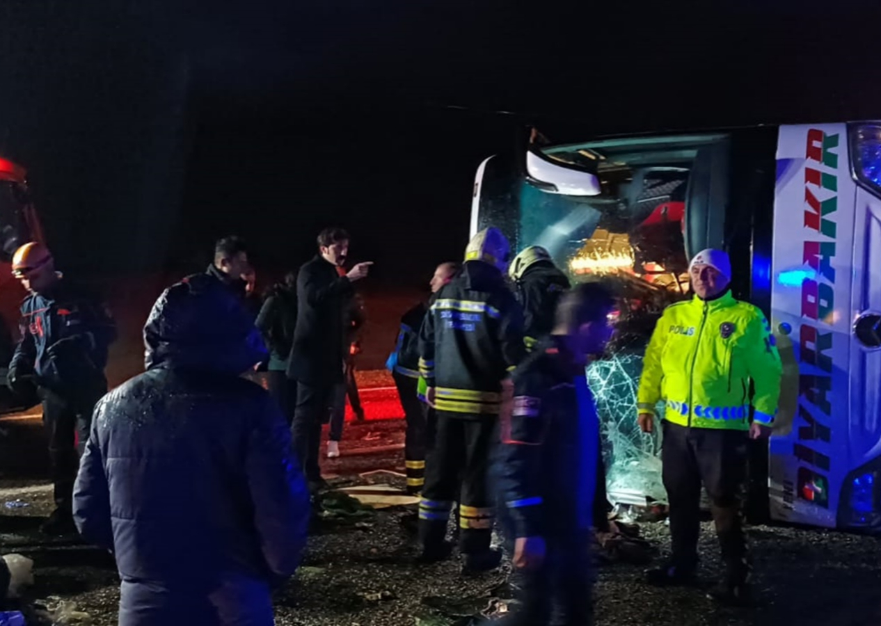 Diyarbakır'da yolcu otobüsü devrildi: 5 ölü, 22 yaralı