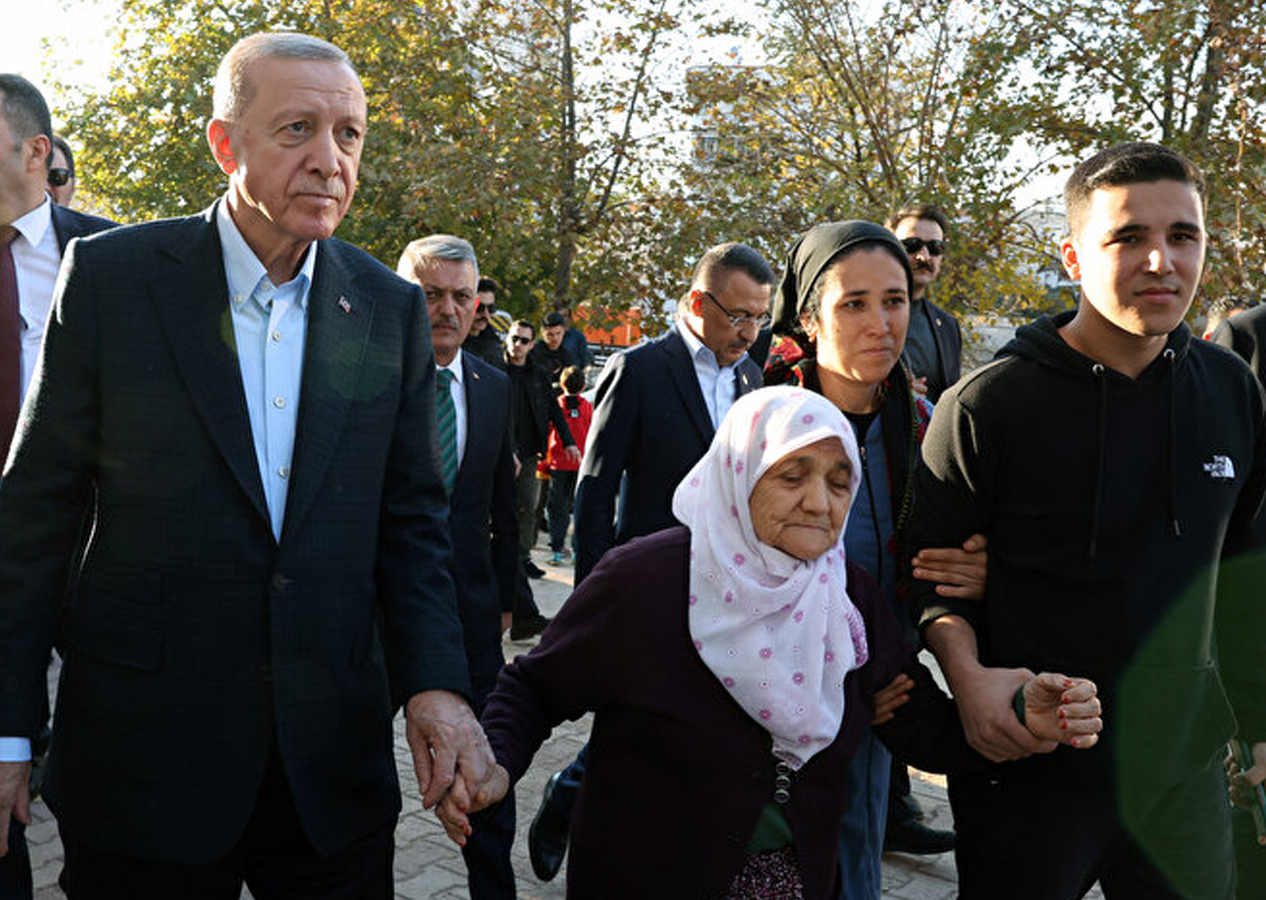Cumhurbaşkanı Erdoğan selzede Zülfiye Nine'nin evine misafir oldu
