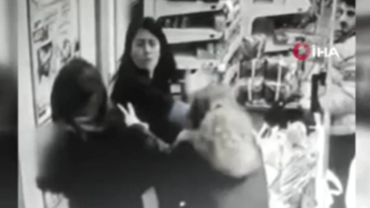 İstanbul’da kasiyer kadına “fiyat farkı” dayağı kamerada: Başını metal tezgaha vurdular