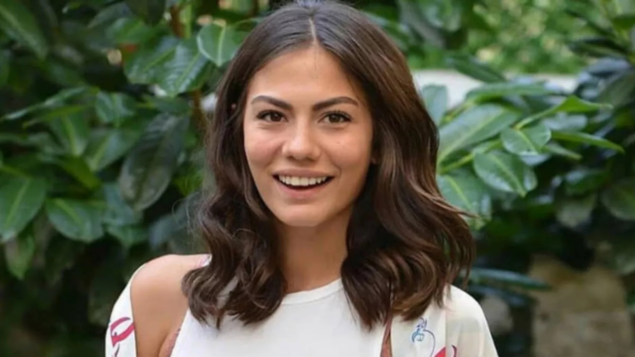Demet Özdemir Makyajsız Fotolarını Paylaştı, Yer Yerinden Oynadı
