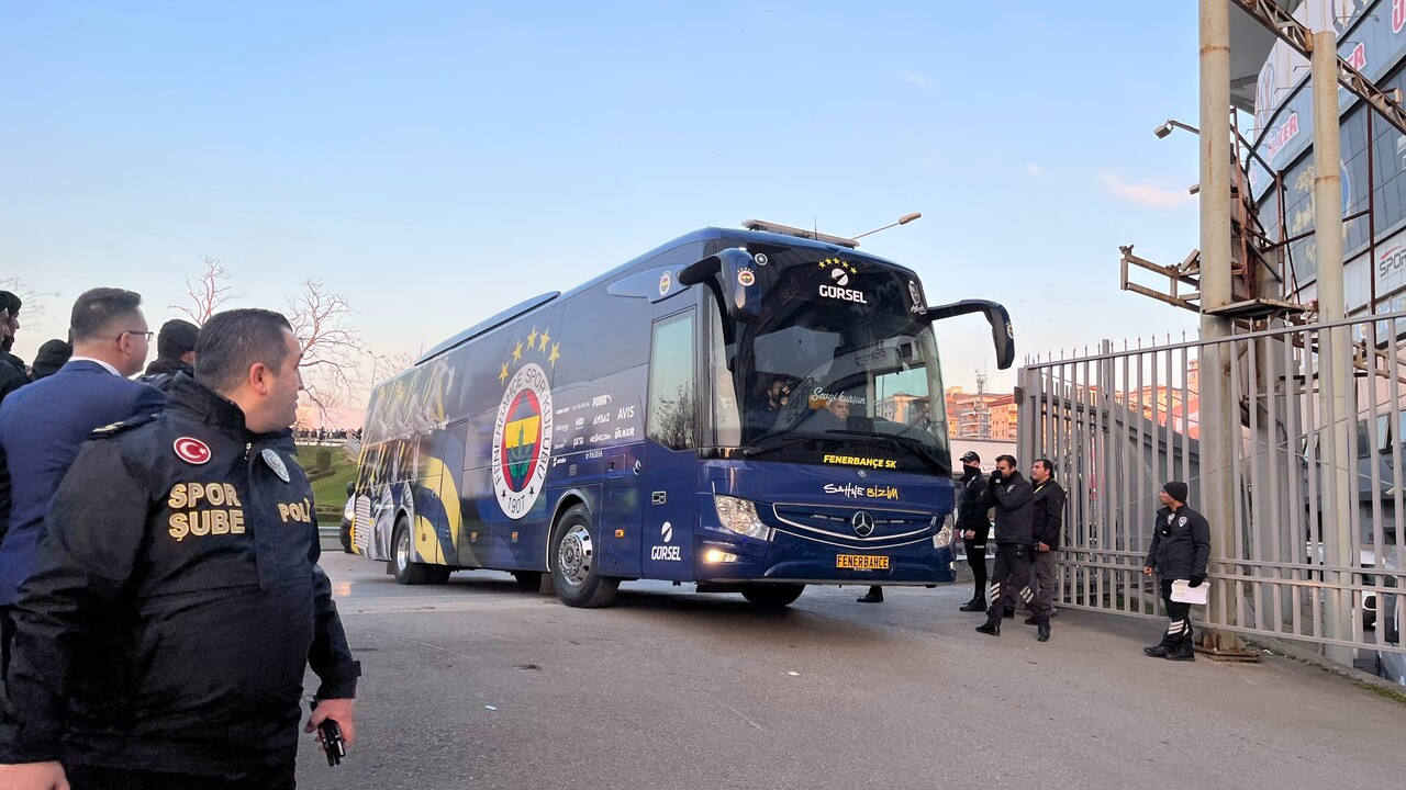 Dev derbide büyük heyecan! Fenerbahçe Ülker Stadyumu'na geldi...
