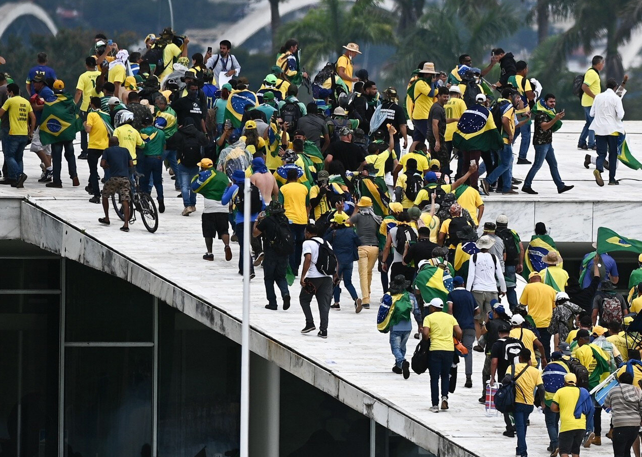 Brezilya’da Bolsonaro destekçileri Ulusal Kongre binasını bastı