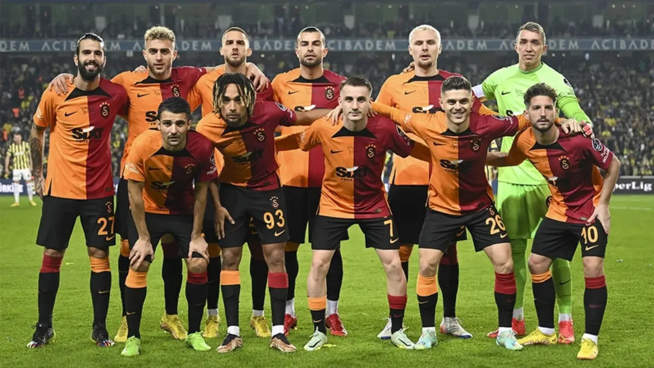 Fenerbahçe – Galatasaray derbisinde flaş protesto!