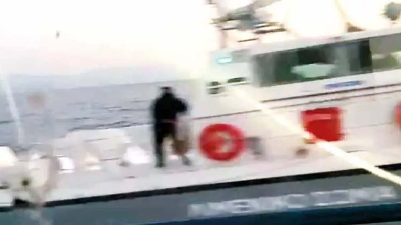 Yunan sahil güvenliğinden Türk gemisine taşlı ve silahlı taciz! Balıkçı o anları anlattı...