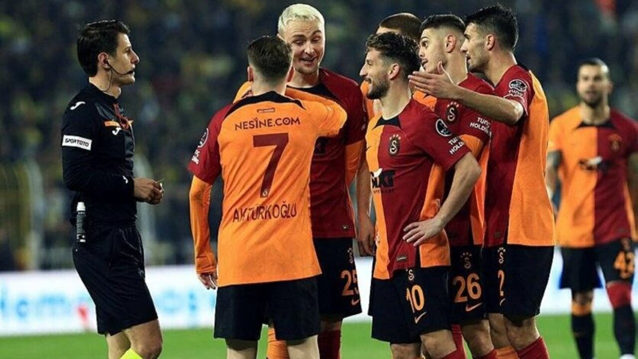 Fenerbahçe - Galatasaray derbisinde Cimbom'a Dries Mertens şoku! Belçikalı yıldız cezalı duruma düştü...