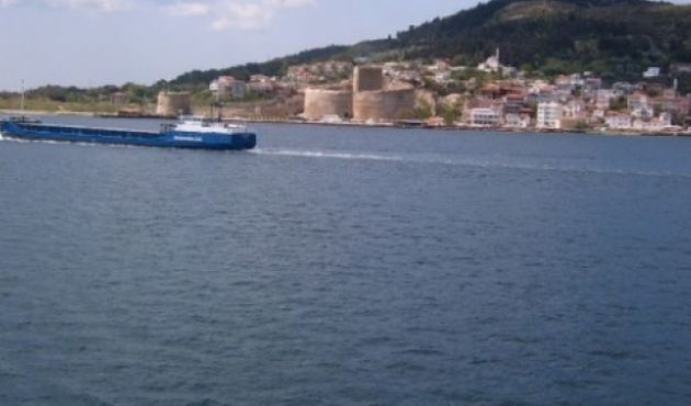 Çanakkale Boğazı'nda bir gemi karaya oturdu!