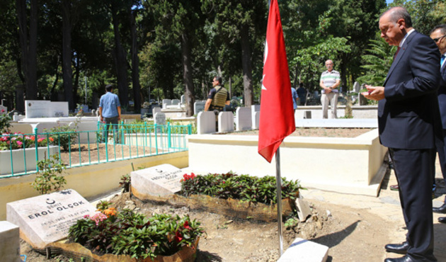 Erdoğan yol arkadaşı Erol Olçok'ı anlattı: Bir yandan gözyaşlarıma engel olamazken...