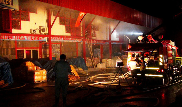 Gaziantep'te korku dolu gece: 3 itfaiye eri yaralandı