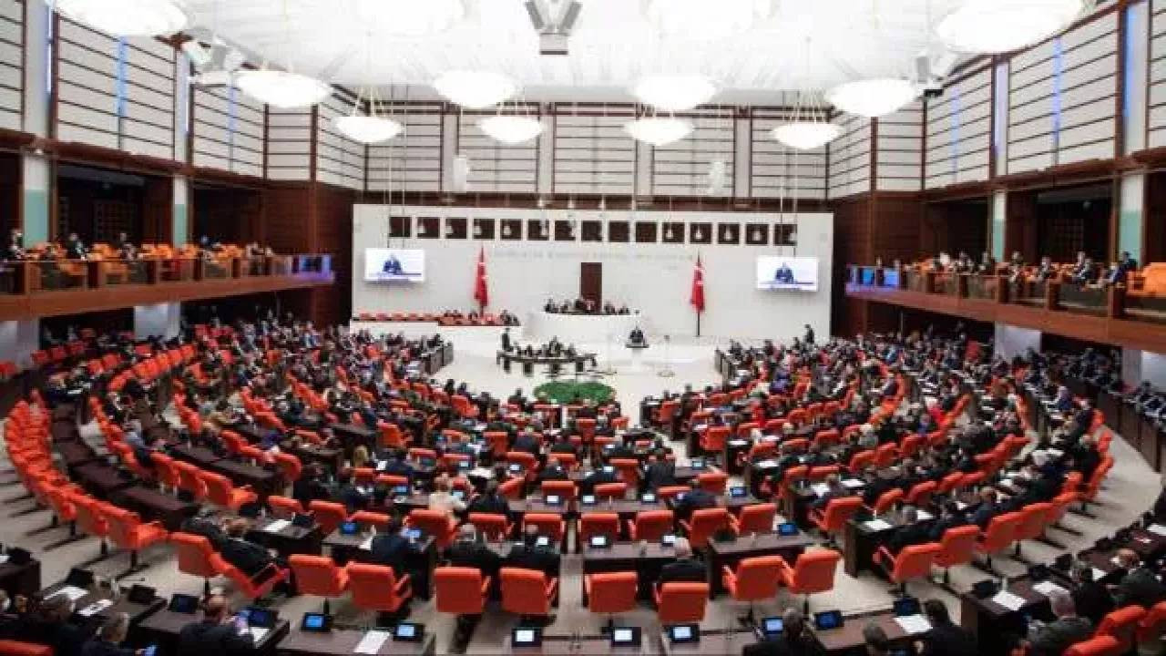 AK Parti’nin ’torba kanun teklifi’ Meclis’e sunuldu