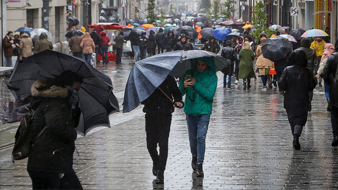 Meteoroloji İstanbulluları saat vererek uyardı!