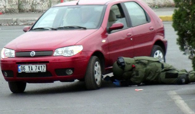 Boşanmak isteyen eşinin arabasına bomba düzeneği koydu...