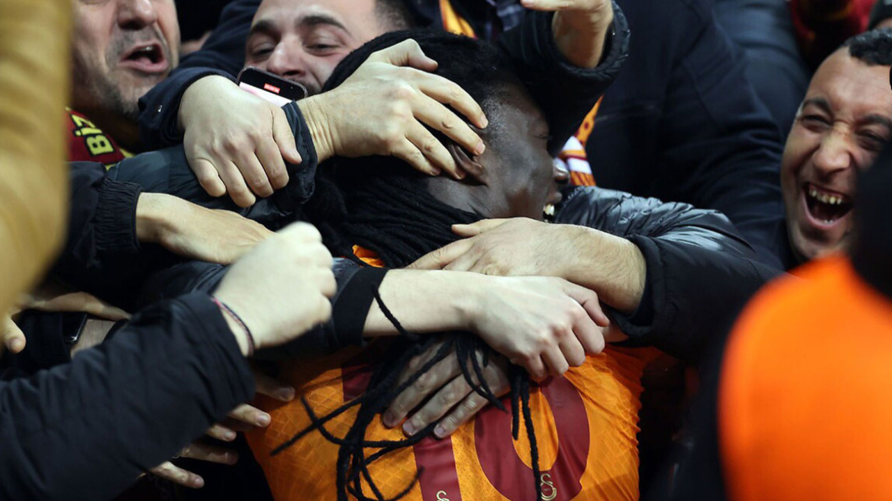 Bafetimbi Gomis hız kesmiyor