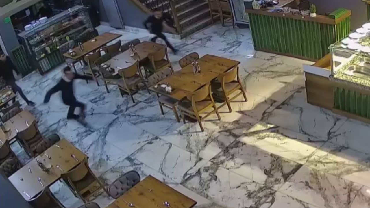 Elazığ'da korkutan deprem! Yaşanan panik kameralara yansıdı, açıklamalar peş peşe geldi