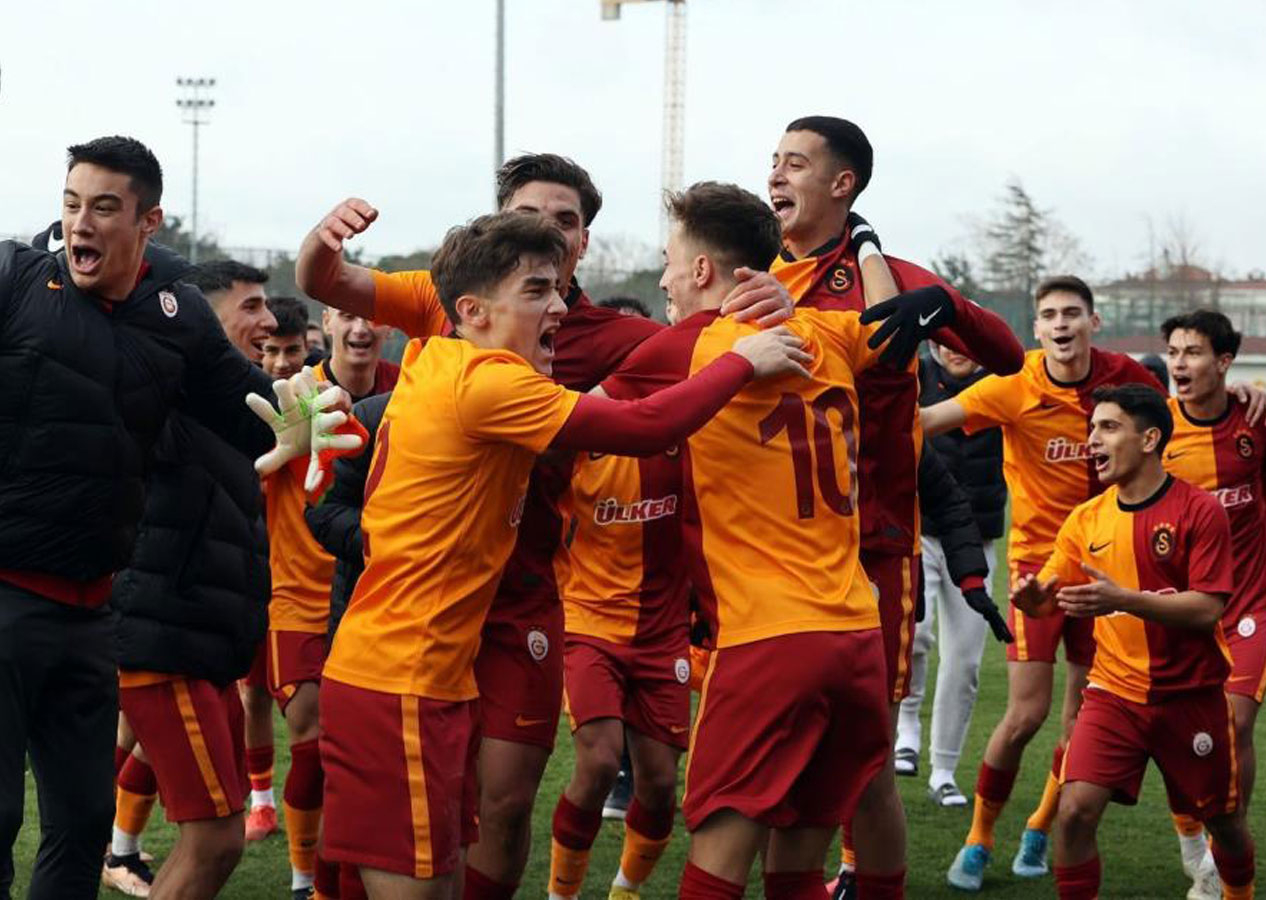 Galatasaray Fenerbahçe'yi farklı yendi