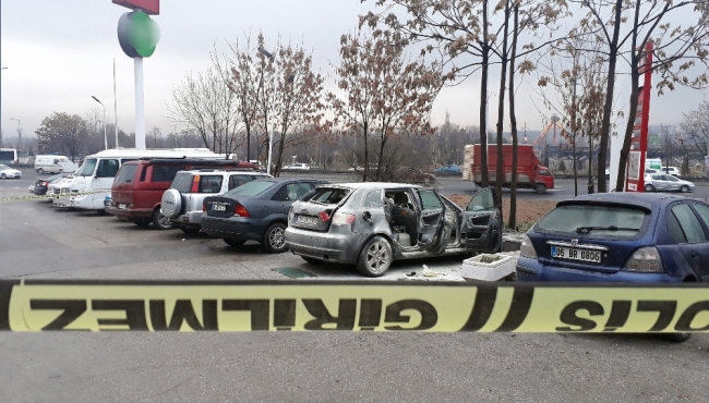 Park halindeki otomobil bomba gibi patladı!