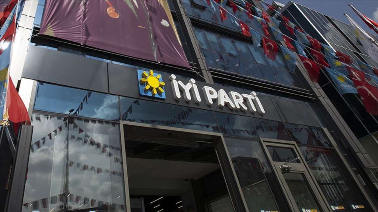 İYİ Parti’de Ankara’dan sonra İzmir İl Başkanlığı konusunda da kriz baş gösterdi