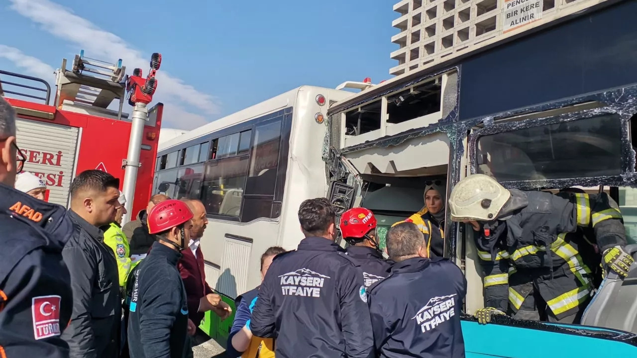 Kayseri'de 2 halk otobüsü çarpıştı! Çok sayıda yaralı var...