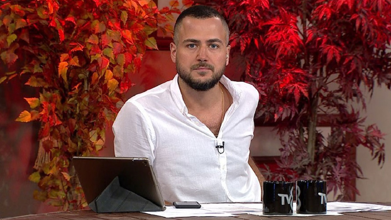 Survivor Ekstra sunucusu Furkan Dede, nişan yüzüğünü parmağına taktı! Nişanlısı, güzelliği ile göz kamaştırdı!