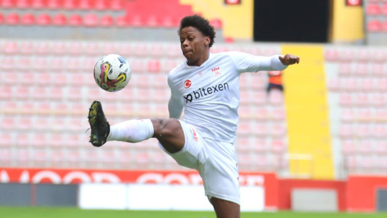 Clinton N'Jie gol sayısını 3'e yükseltti