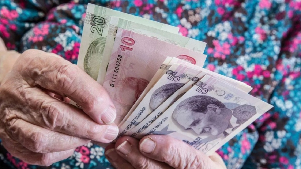 Beklenen 3600 ek gösterge yürürlüğe girdi, memur ve memur emeklisi maaş farkları dudakları uçuklattı! Tam 2.587 TL etki etti!