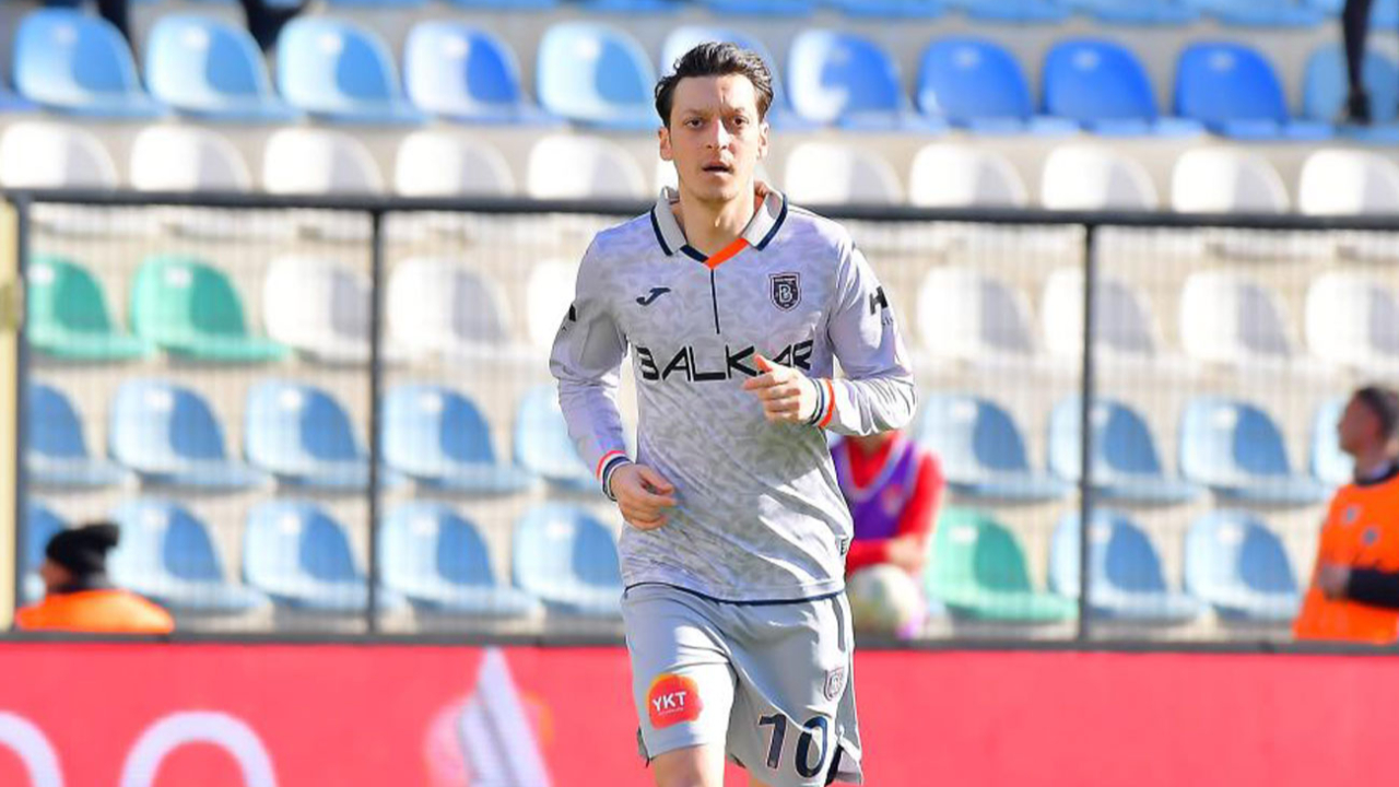 Mesut Özil, 125 gün sonra sahada