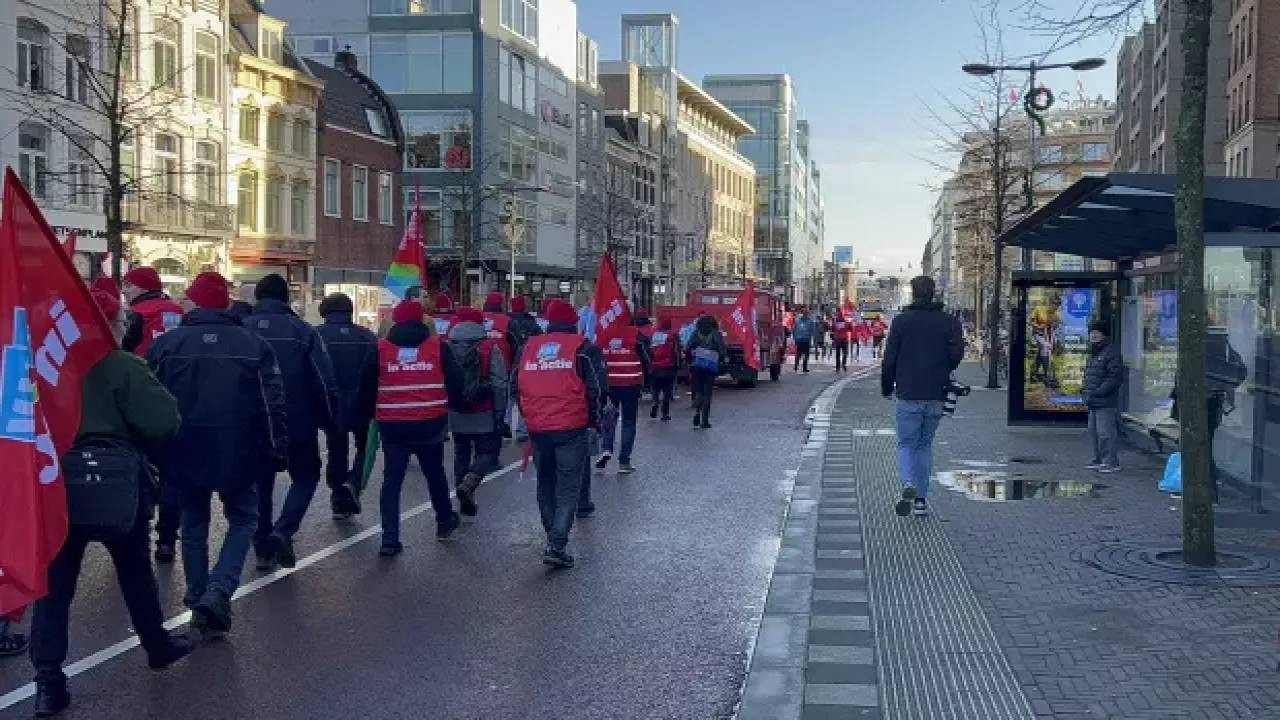 Avrupa'da grev üstüne grev: Hollanda'da çalışanlar işi bıraktı