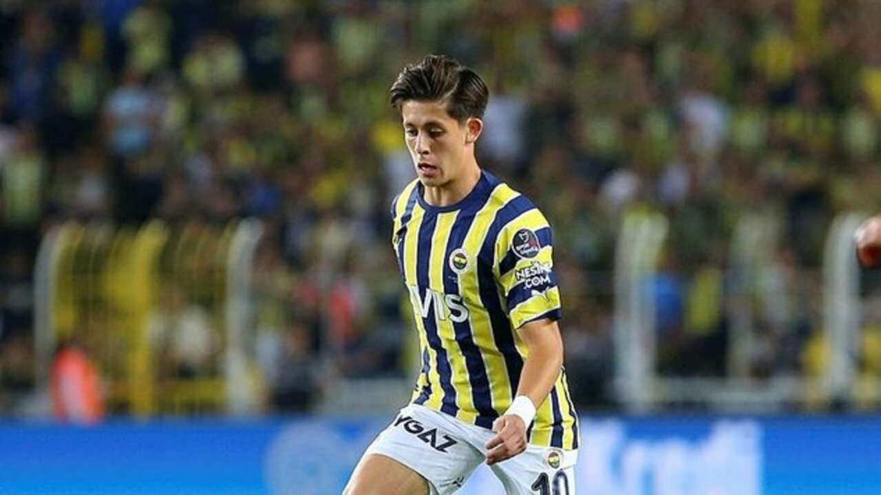 Fenerbahçe tribünlerinden Arda Güler'e büyük alkış!