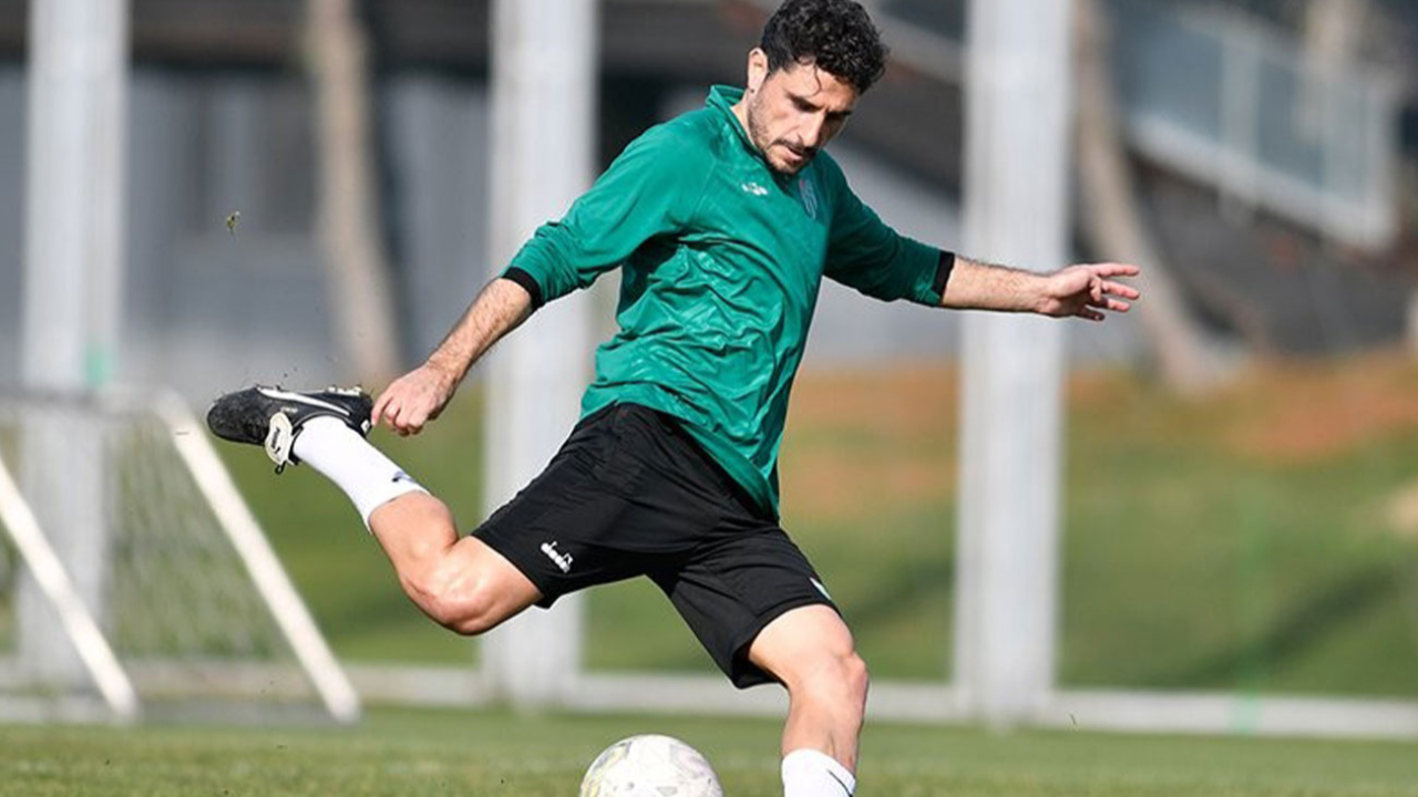 Bursaspor'da Özer Hurmacı sakatlandı