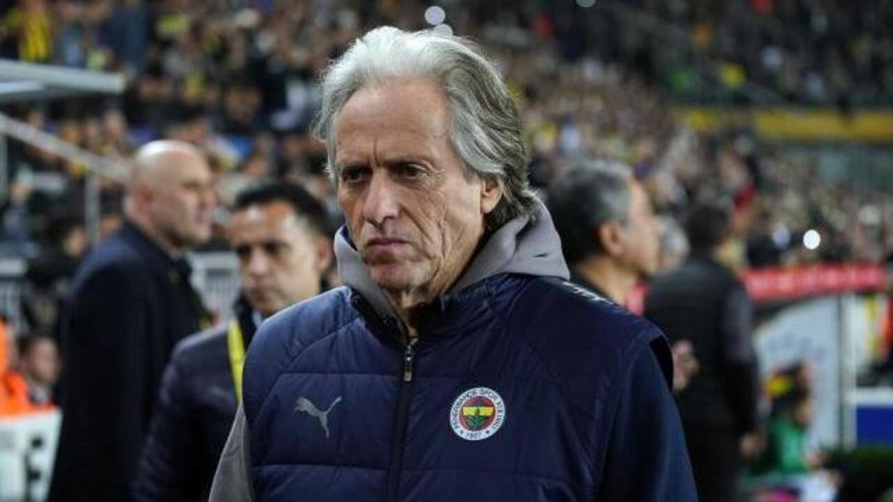 Fenerbahçe Teknik Direktörü Jorge Jesus Çaykur Rizespor galibiyeti sonrası konuştu: Transfer yapmayı düşündüğümüz bir pozisyon daha var...