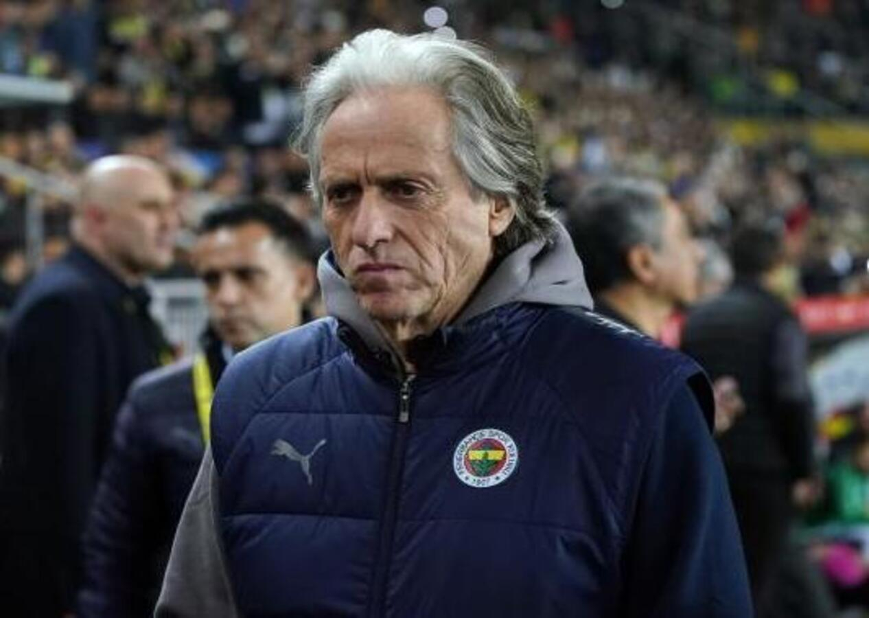 Fenerbahçe Teknik Direktörü Jorge Jesus Çaykur Rizespor galibiyeti sonrası konuştu: Transfer yapmayı düşündüğümüz bir pozisyon daha var...