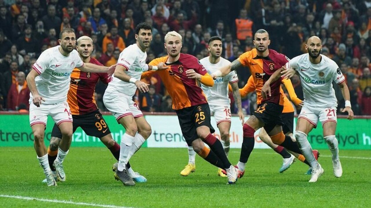 Galatasaray'a o isimden kötü haber! Cezalı duruma düştü...