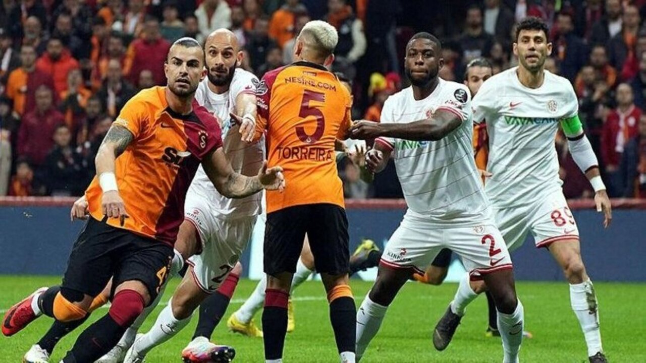 Galatasaray - Antalyaspor maçında kırmızı kart kararı!