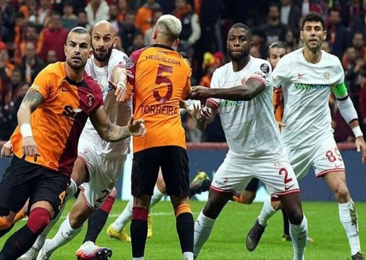 Galatasaray - Antalyaspor maçında kırmızı kart kararı!