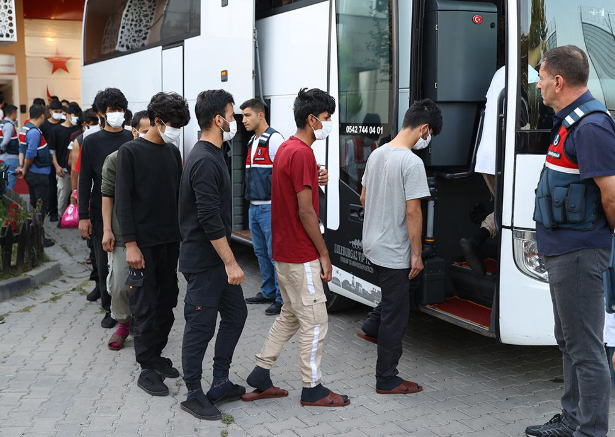 Türkiye genelinde 2 bin 391 göçmen sınır dışı edildi